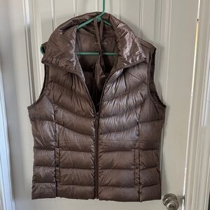Liz Claiborne Brown Puffer Vest with stuff bag